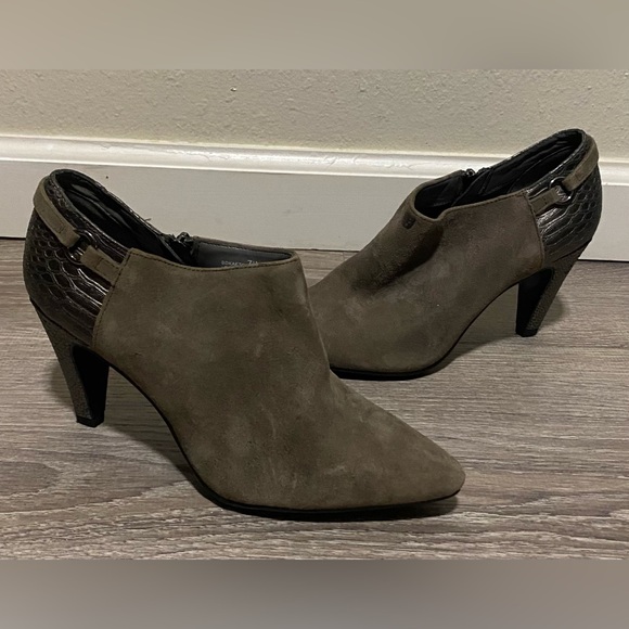 Micro Suede | Leather Bandolino Ankle Booties | Boots | Heels - Picture 1 of 6
